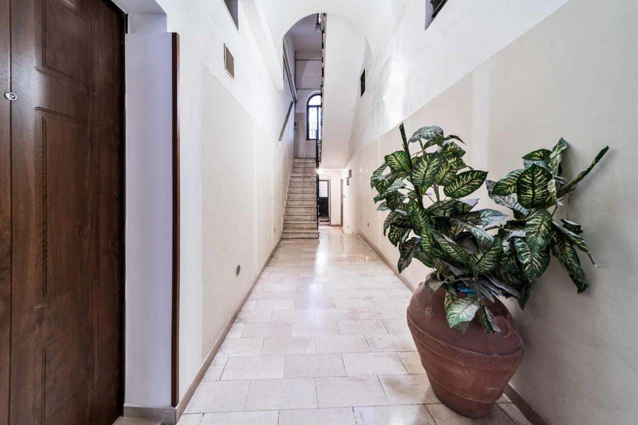 Newhouse Dei Mille Apartment Bari Luaran gambar